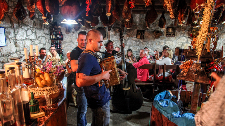 indulge in a gourmet wine tasting adventure in Istria's bars at a bar in Istra and Veneto in a gourmet tour