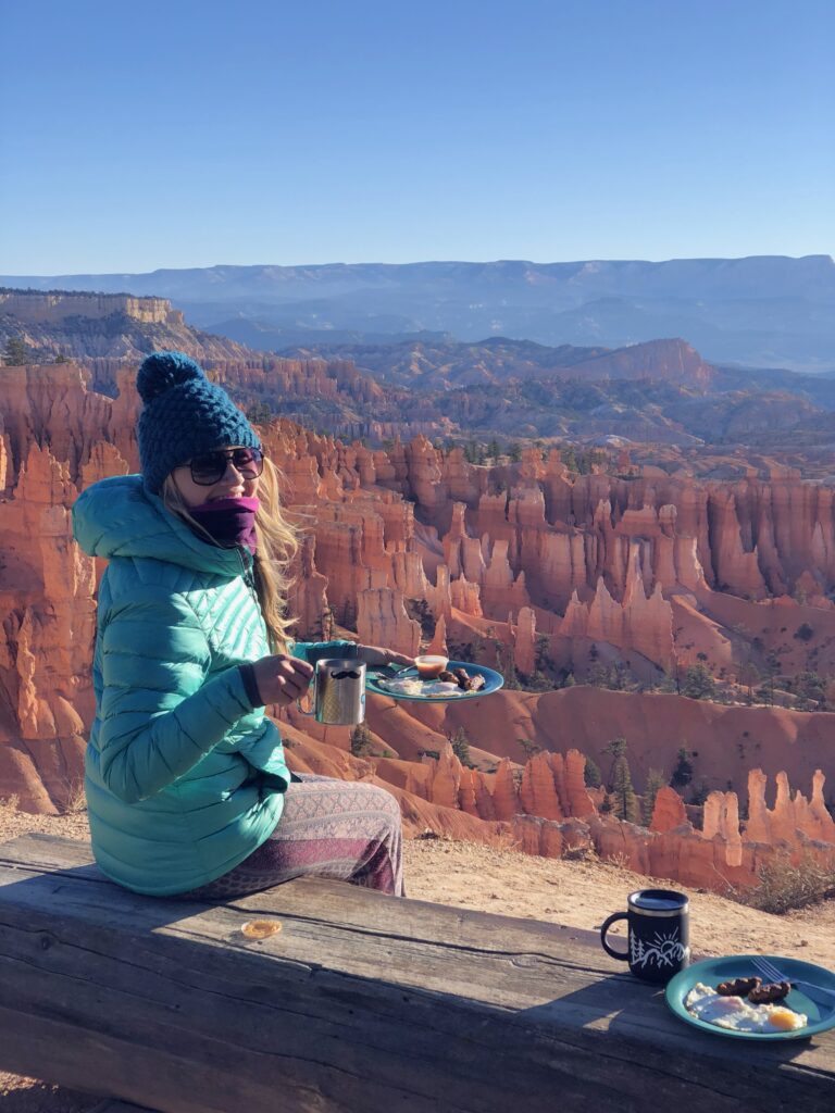 Hiker enjoying a warm breakfast with a brilliant hoodoos view in Bryce Canyon's National Park