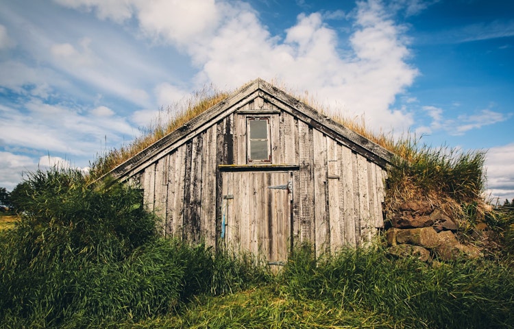 Strolling amongst Icelandic farmhouses made with sod! / MT Sobek