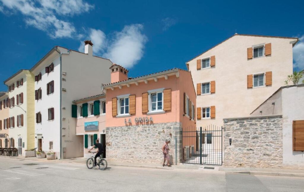 A street view that is looking at Hotel La Grisa in Bale, Croatia