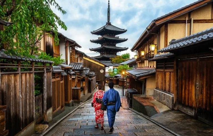 Explore Kyoto's narrow alley as two people immerse in the enchanting atmosphere of Japan.