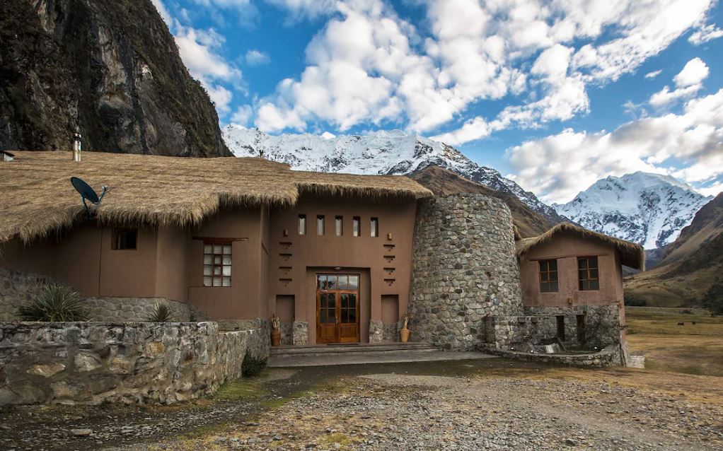 Overnight stay at the rustic Salkantay Lodge in a lodge to lodge guided tour to Machu Picchu via the Salkantay trail