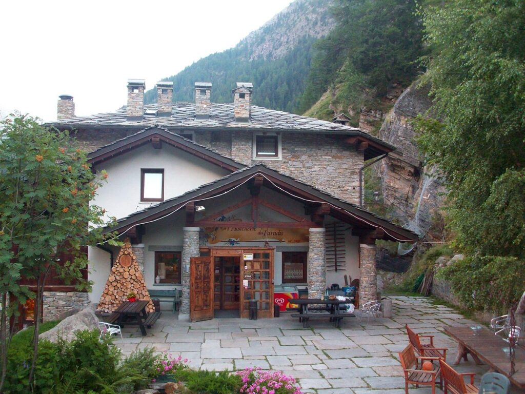 Hostellerie du Paradis is a rustic lodge in the stunning Valsavarenche Valley in the mountains