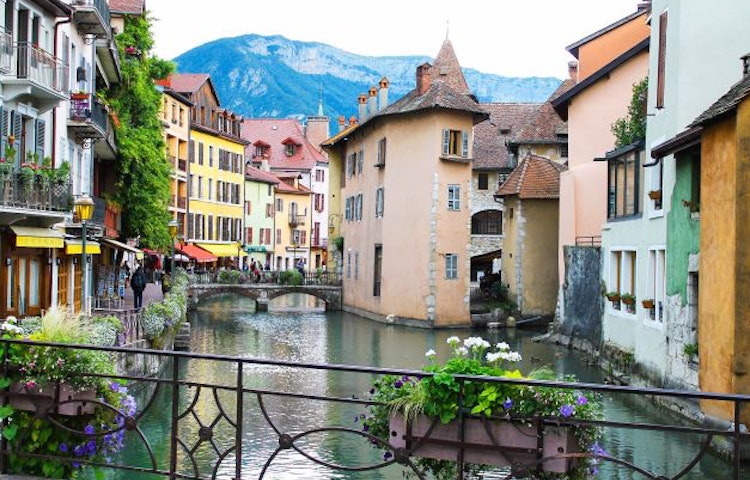 Scenic lakeside mountain views of Lake Geneva and main city, Geneva