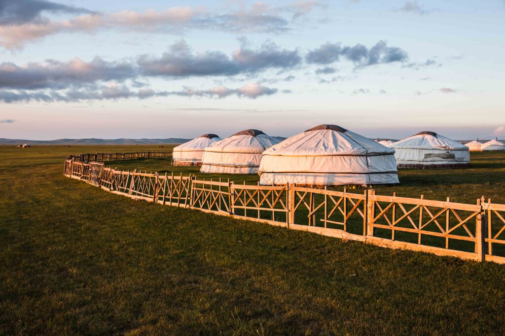 Local deluxe camping at Secret of the Silk Road, accommodations in Mongolia in the Orkhon Valley