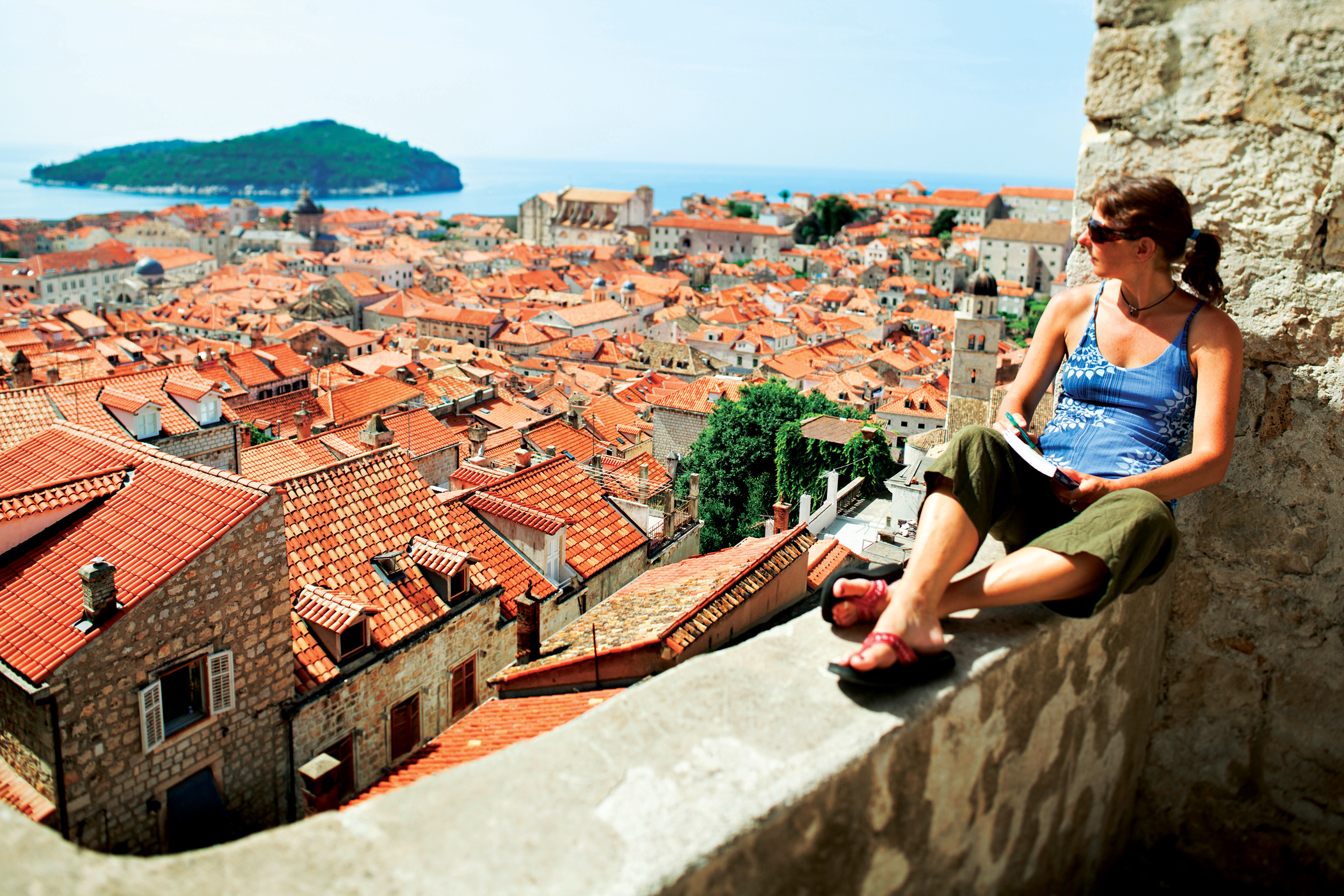 Best Adventure Travel Books of 2025: Jólabókaflóð & Our Ultimate Travel Reads