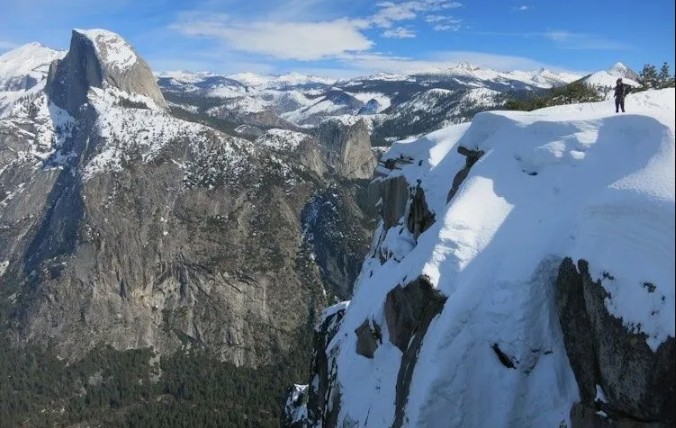 snowshoeing Badger Pass to Dewey Point at Yosemite National Park in the wintertime