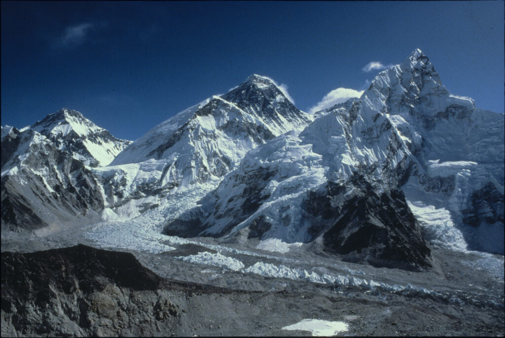 photo of the grand panorama of Everest center