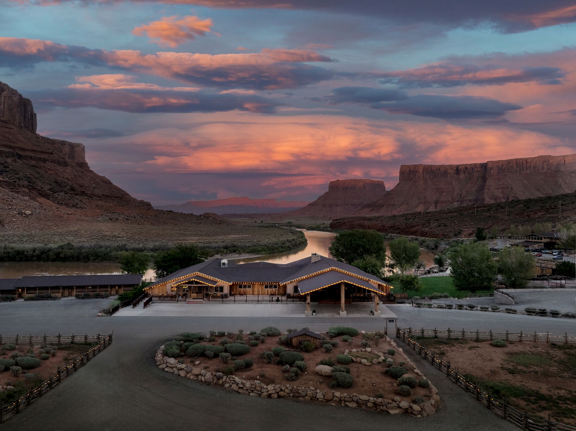 red cliffs lodge in moab near national park
