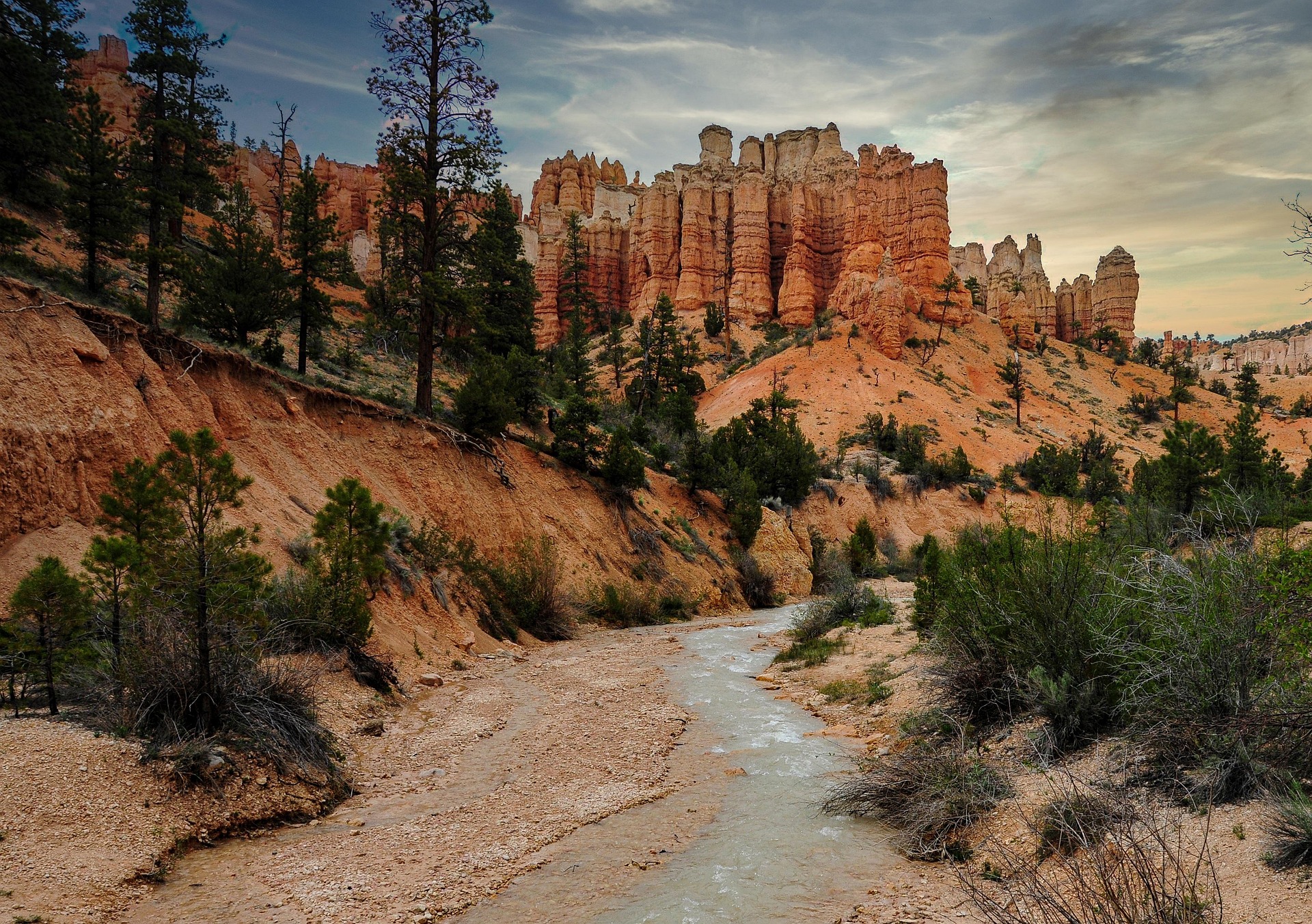 mossy cave hiking option in bryce canyon