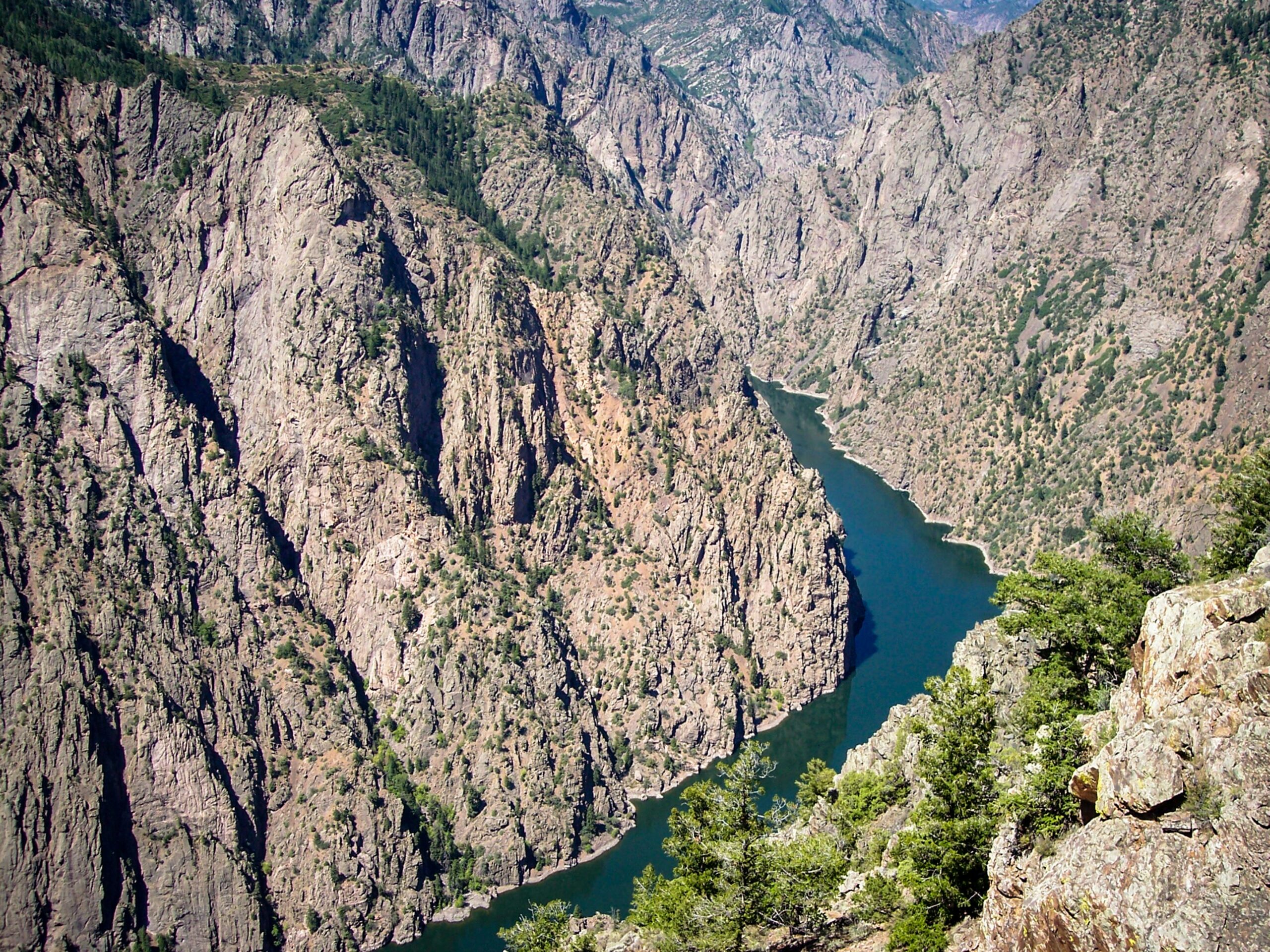 scenery of the gunnison river bending through black canyon of the gunnison